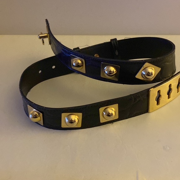 BLACK Belt with Gold Tone embellishments studded around the piece& keyhole clasp - Picture 5 of 9